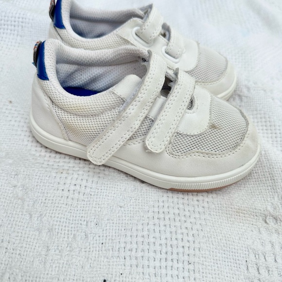 Gymboree | possibly size 10 (GUC) white sneakers with leather upper - Picture 3 of 5